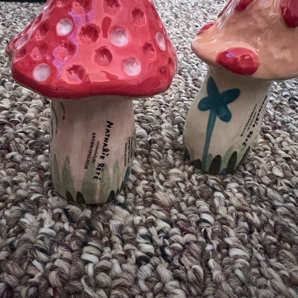 New! Cute mushroom salt/pepper shakers - Picture 1 of 5